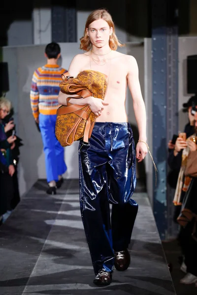 Look 15